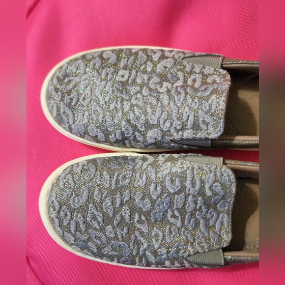 Tom's- Metallic Animal Print Shoes Y4.5 - Picture 2 of 3